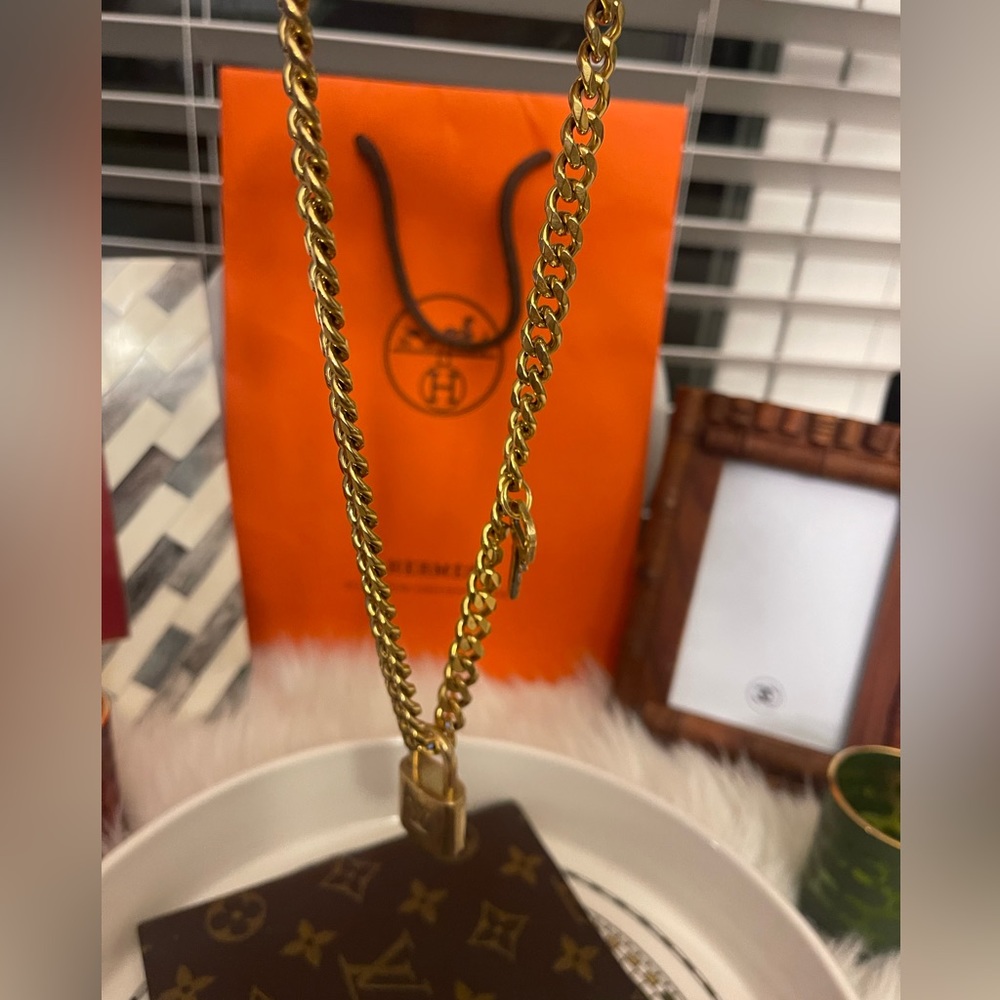 Authentic Louis Vuitton Lock and Key Set on Chain - Picture 5 of 13